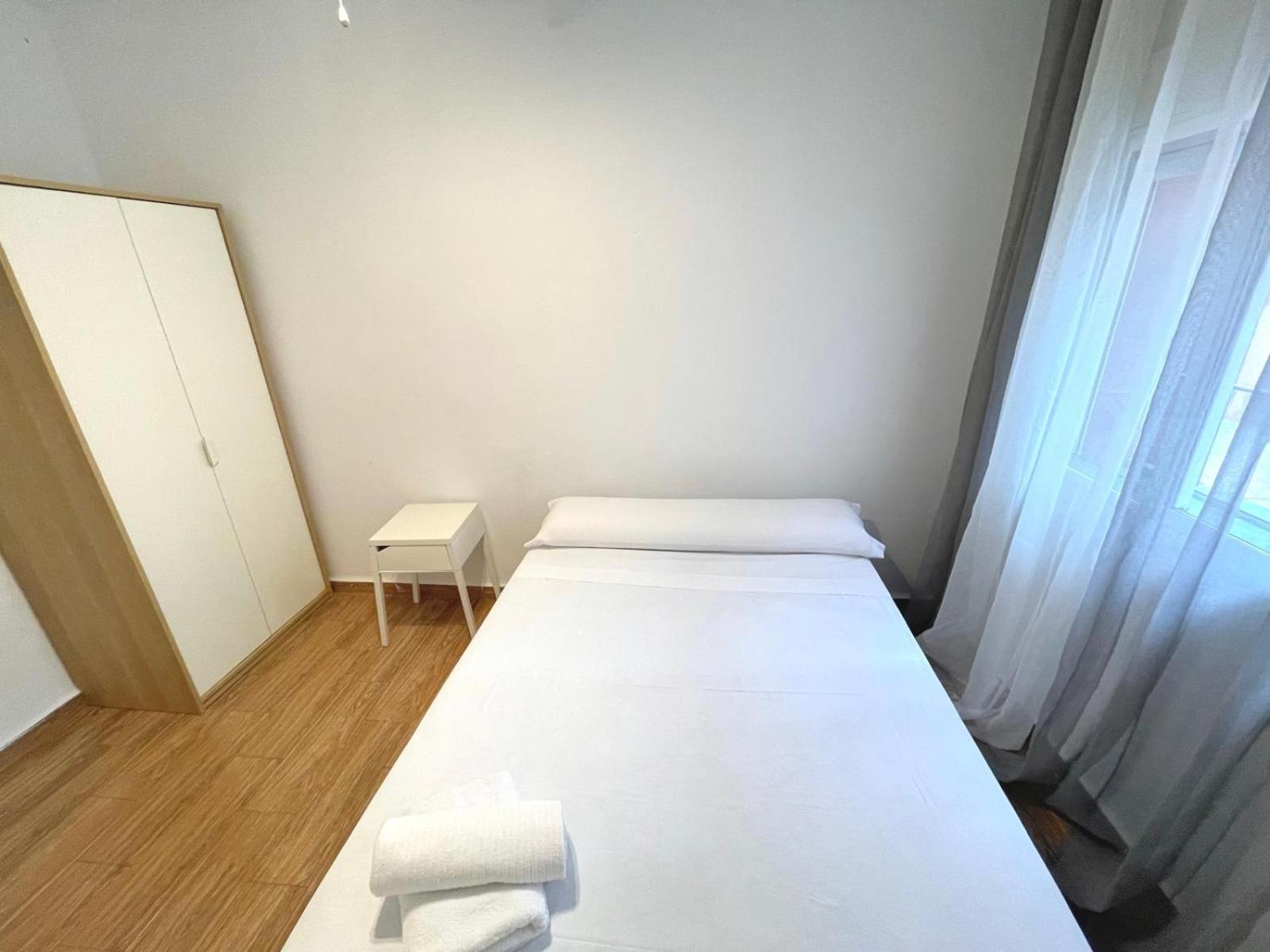 Triana Roomable Севилья Экстерьер фото